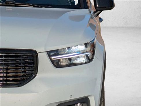 Used 2022 Volvo XC40 T4 R-Design w/ Protection Package Premier image 9