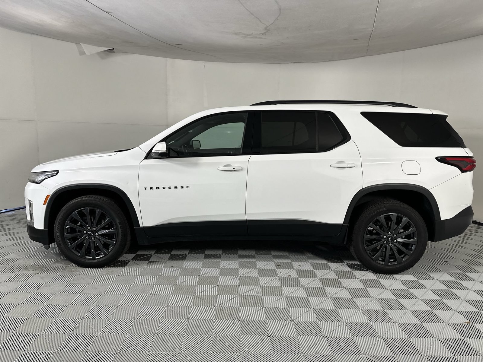Used 2023 Chevrolet Traverse RS FWD image 5