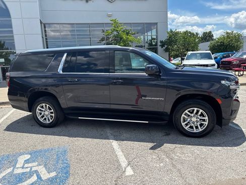 Used 2024 Chevrolet Suburban LT AWD/4WD image 31