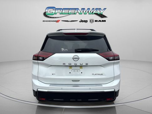 Used 2025 Nissan Rogue Platinum image 3