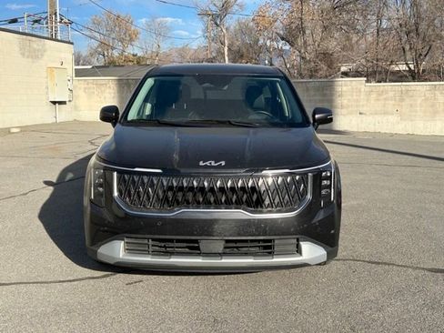 Used 2025 Kia Carnival image 10