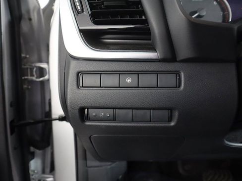 Used 2022 Nissan Rogue SV image 35