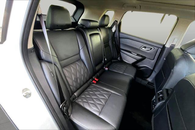 Certified 2025 Nissan Rogue Platinum w/ Platinum Premium Package FWD image 21