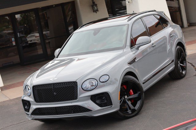 Used 2023 Bentley Bentayga AWD/4WD image 1
