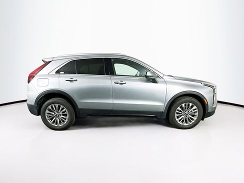 Used 2024 Cadillac XT4 Premium Luxury image 10