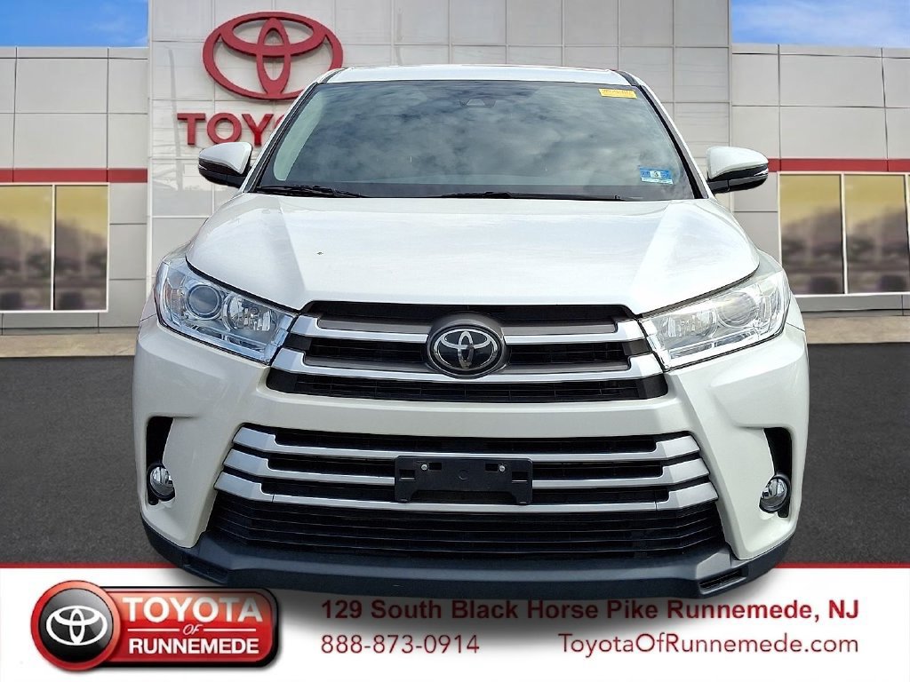 Used 2018 Toyota Highlander Plus AWD/4WD image 32