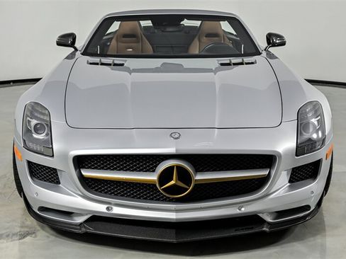 Used 2012 Mercedes-Benz SLS AMG Roadster image 4