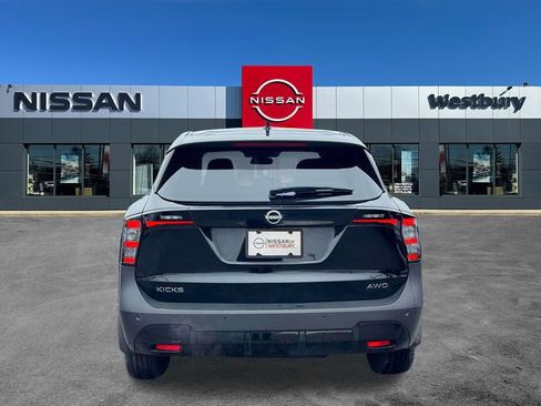 Used 2025 Nissan Kicks SV w/ Illumination Package image 8