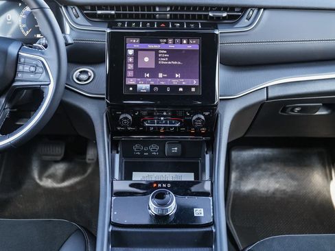 New 2025 Jeep Grand Cherokee L Altitude image 14