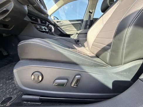 Used 2023 Volkswagen Jetta SE FWD image 12