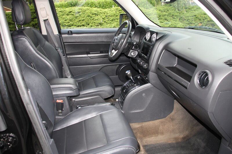 Used 2016 Jeep Patriot High Altitude AWD/4WD image 13
