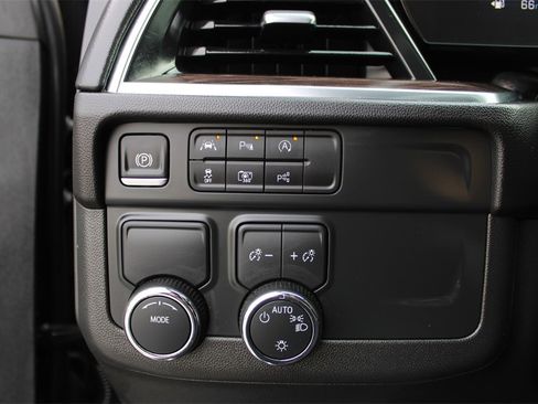 Used 2025 Chevrolet Tahoe LT image 18