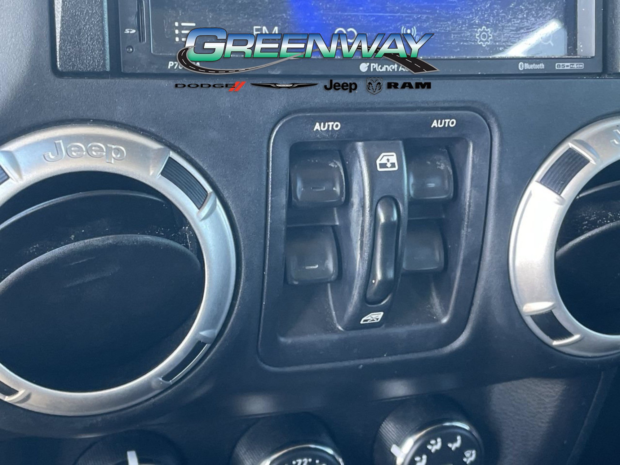 Used 2015 Jeep Wrangler Unlimited Sahara AWD/4WD image 18