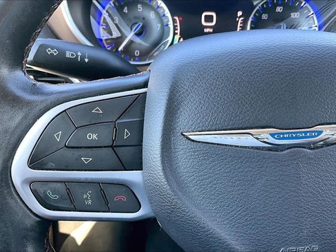 Used 2017 Chrysler Pacifica Touring-L Plus w/ Tire & Wheel Group image 26