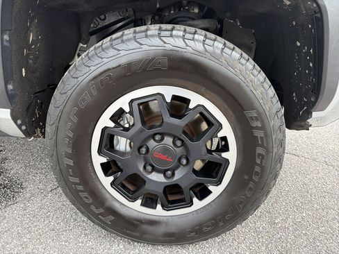 Certified 2024 Toyota Tacoma TRD Off-Road AWD/4WD image 23