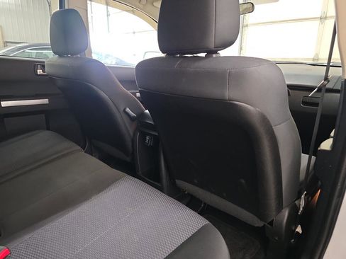 Used 2011 Mitsubishi Endeavor LS image 34