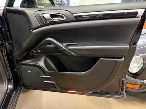 Used 2014 Porsche Cayenne Diesel AWD/4WD image 34