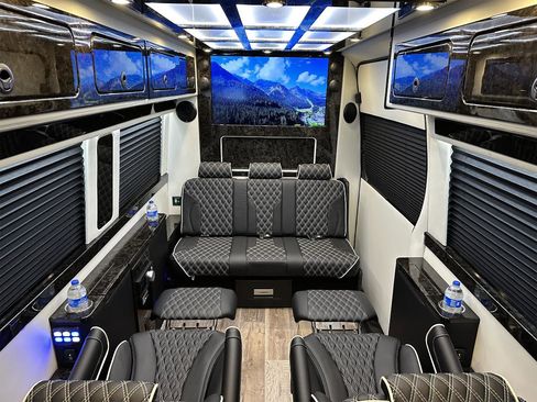 Used 2024 Mercedes-Benz Sprinter 3500 image 30