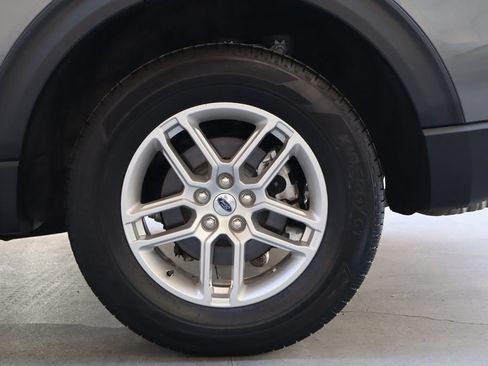Used 2025 Ford Explorer Active AWD/4WD image 12