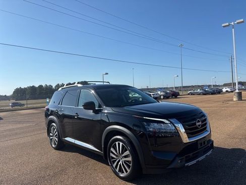 Used 2022 Nissan Pathfinder Platinum w/ Cargo Package image 5