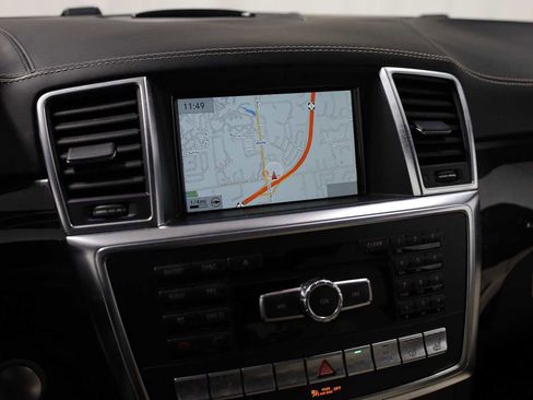 Used 2015 Mercedes-Benz GL 63 AMG 4MATIC image 30