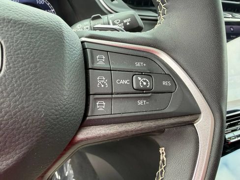 Used 2024 Jeep Grand Cherokee L Limited AWD/4WD image 22