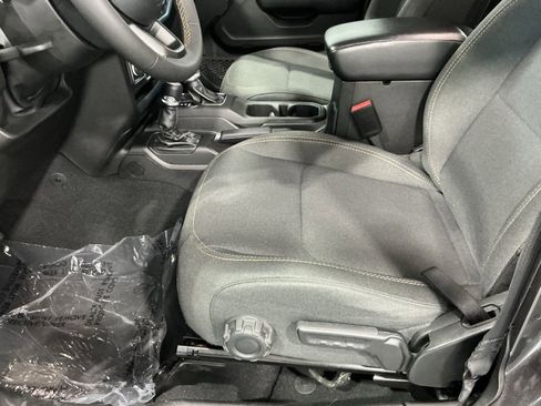 Used 2024 Jeep Wrangler Sport S image 18