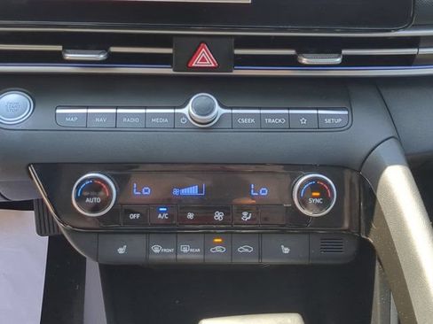Certified 2023 Hyundai Elantra Limited FWD image 22