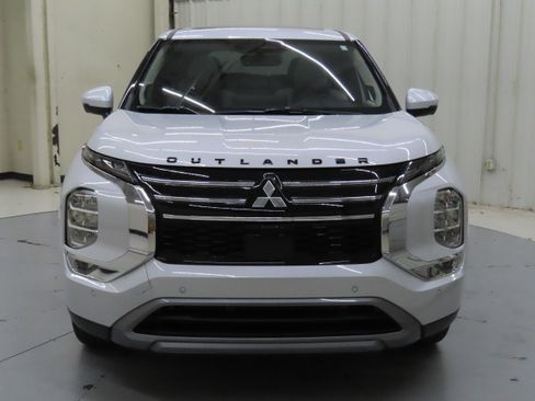 New 2025 Mitsubishi Outlander SE image 8