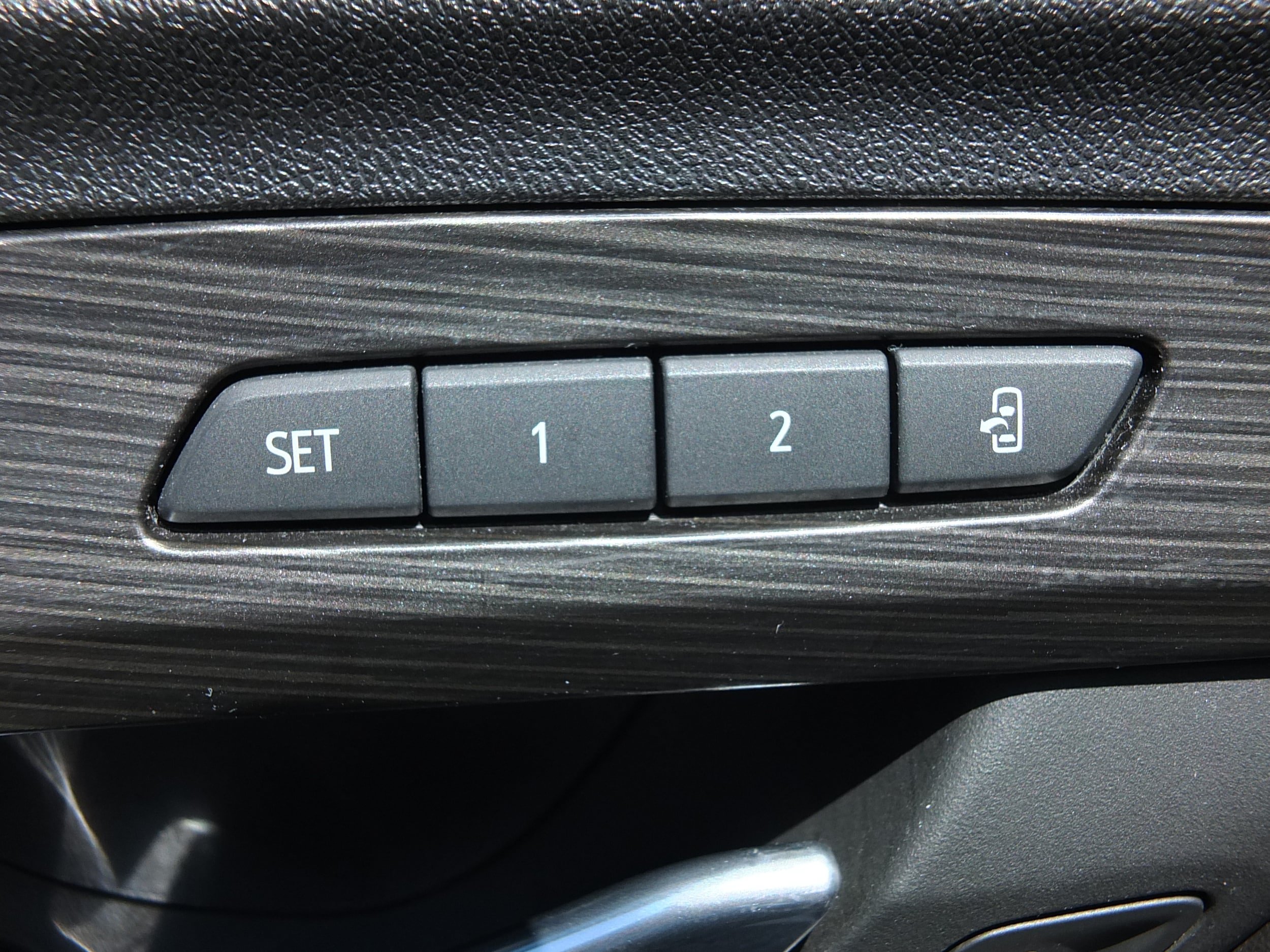 Used 2024 GMC Terrain SLT w/ Tech Package AWD/4WD image 20