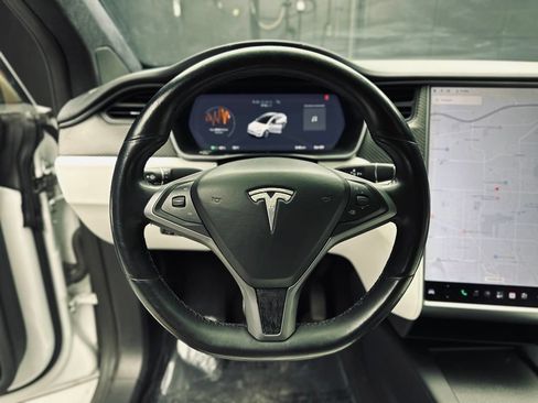 Used 2018 Tesla Model X 75D AWD/4WD image 31