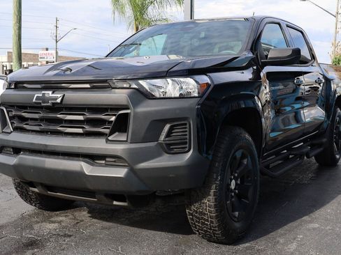 Used 2025 Chevrolet Colorado W/T w/ WT Custom Package RWD image 2