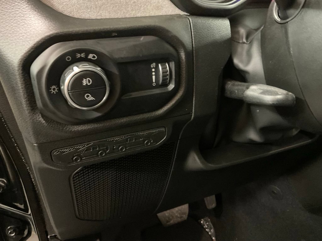 Used 2025 Jeep Gladiator Sport AWD/4WD image 8