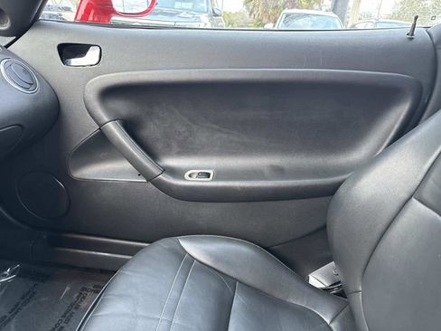 Used 2006 Pontiac Solstice w/ Premium Package image 16