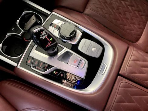 Used 2022 BMW ALPINA B7 xDrive w/ Luxury Rear Seating Package AWD/4WD image 15