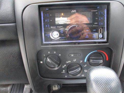Used 2002 Jeep Liberty Limited AWD/4WD image 16