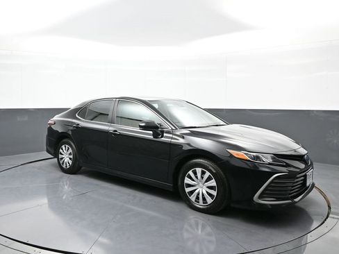 Certified 2024 Toyota Camry LE image 4