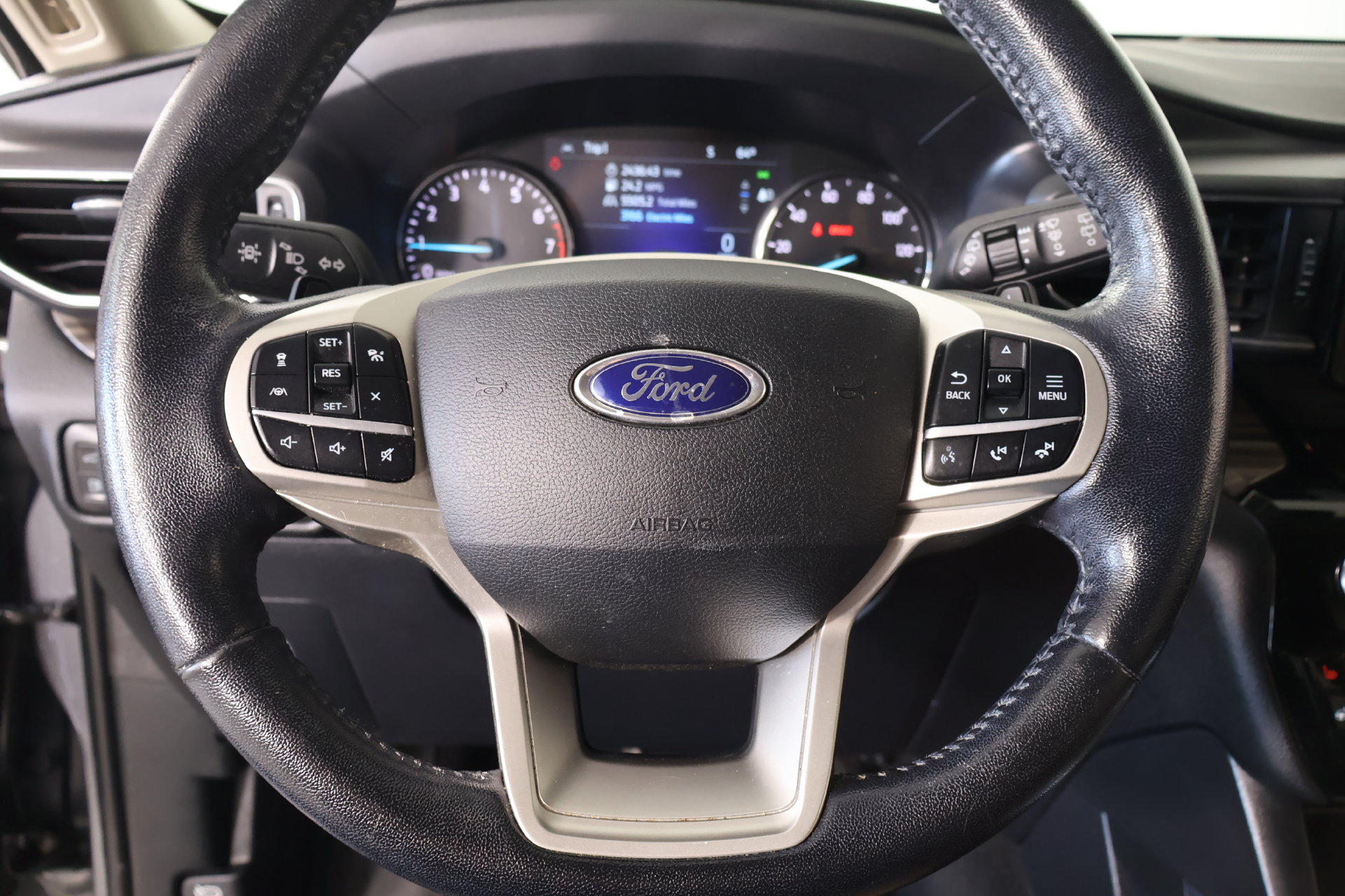 Used 2021 Ford Explorer Limited w/ Hybrid Equipment Group 310A RWD image 3