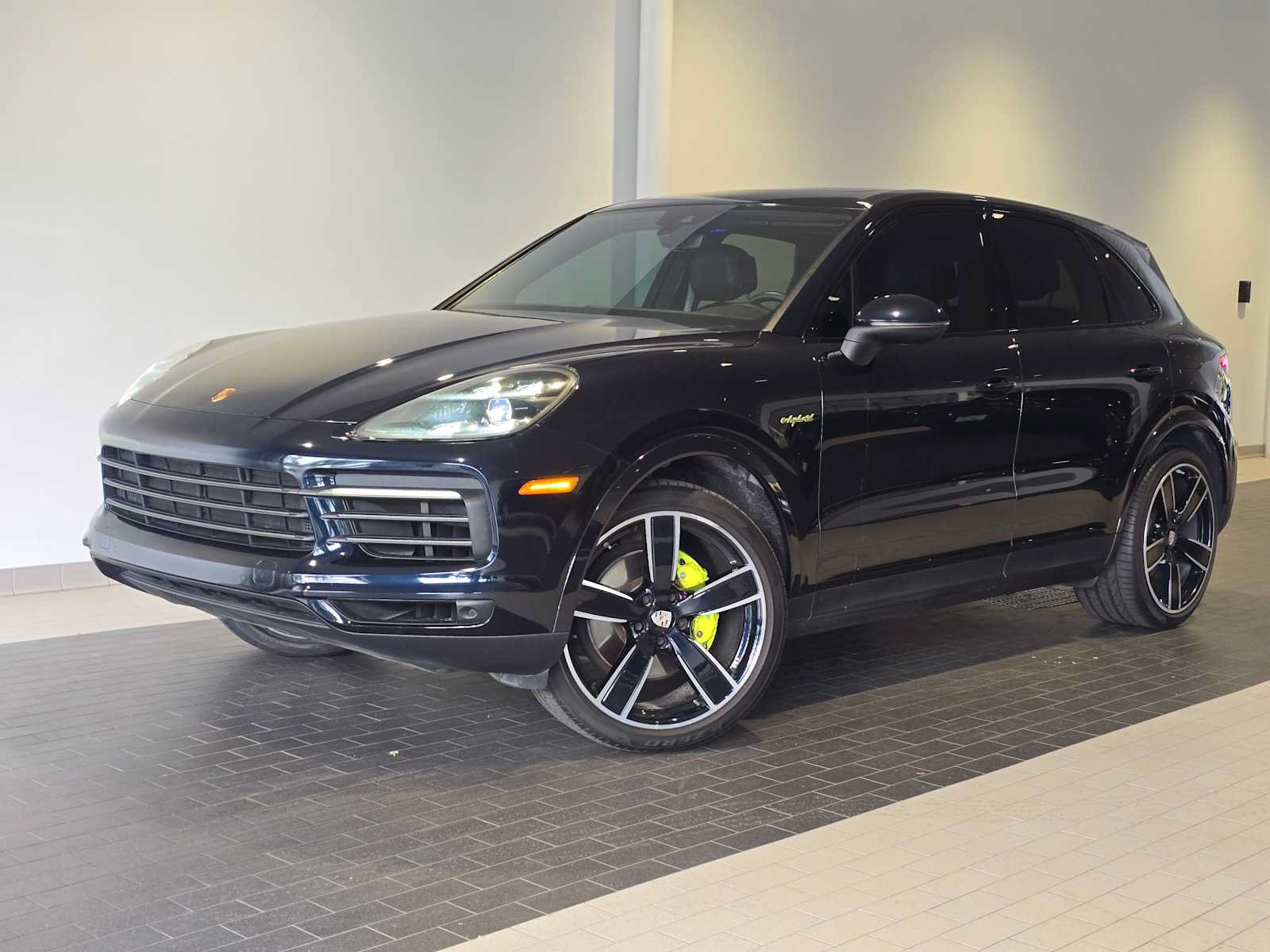 Used 2022 Porsche Cayenne Platinum Edition AWD/4WD image 1