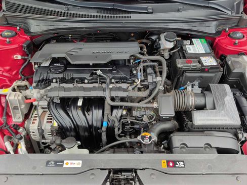 Used 2024 Hyundai Elantra Limited image 18