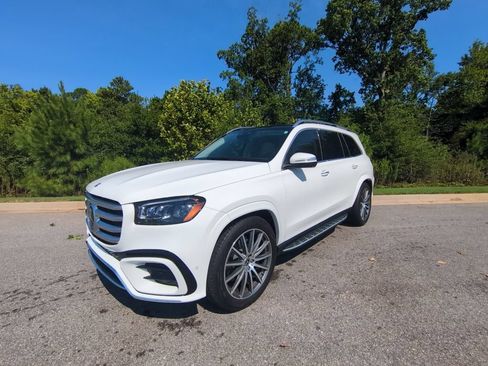 Used 2026 Mercedes-Benz GLS 450 4MATIC image 3