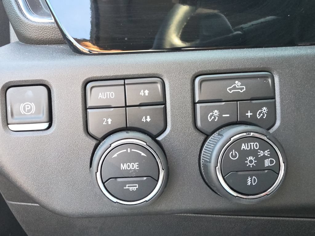 Used 2025 Chevrolet Silverado 1500 LT Trail Boss w/ Convenience Package II AWD/4WD image 21