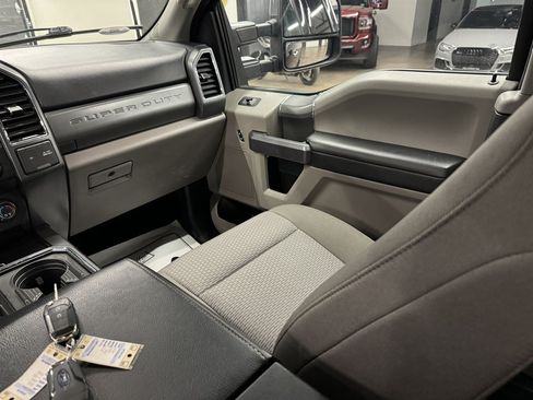 Used 2022 Ford F350 XLT w/ XLT Premium Package AWD/4WD image 29