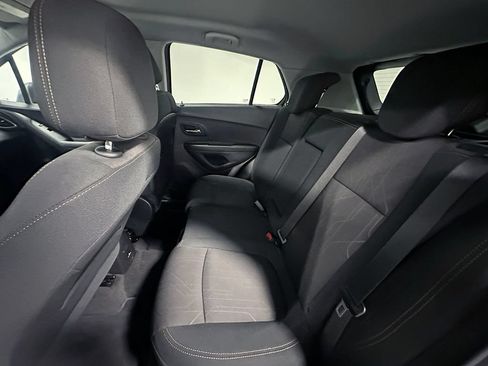 Used 2020 Chevrolet Trax LT FWD image 16