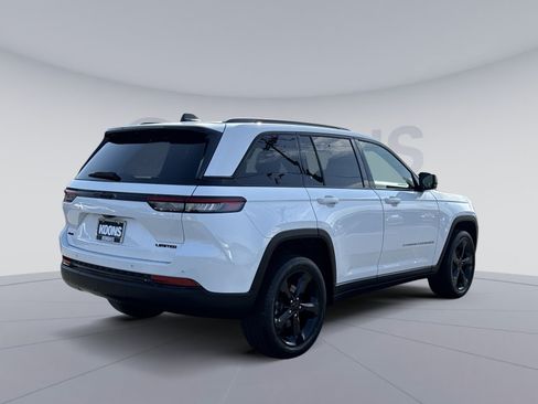 Used 2024 Jeep Grand Cherokee Limited w/ Black Appearance Package AWD/4WD image 7