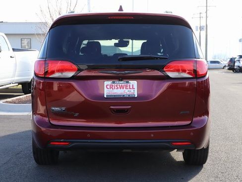 Used 2020 Chrysler Pacifica Touring-L w/ Advanced Safetytec Group image 5