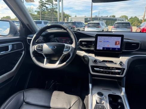 Used 2023 Ford Explorer XLT w/ Equipment Group 202A AWD/4WD image 13