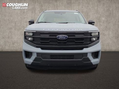 New 2025 Ford Expedition Active image 2