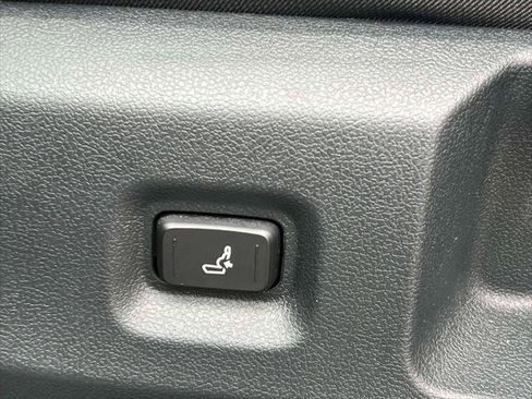 Certified 2025 Toyota Tacoma SR5 image 20