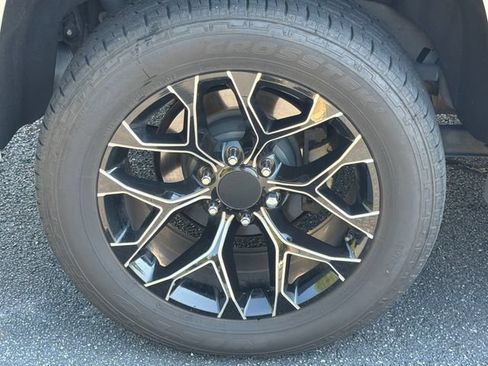 Used 2018 Chevrolet Tahoe LT AWD/4WD image 19
